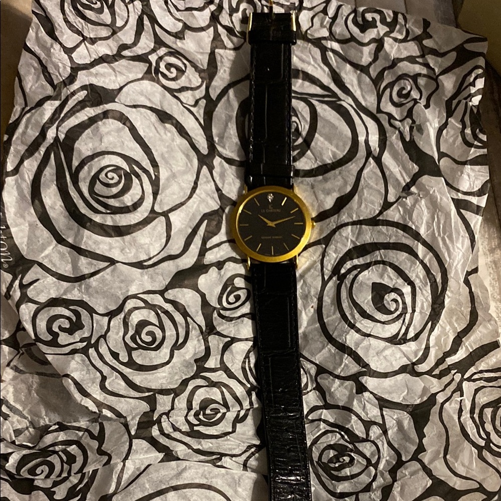Le Chateau Gold and Black Timepiece - Picture 2 of 5